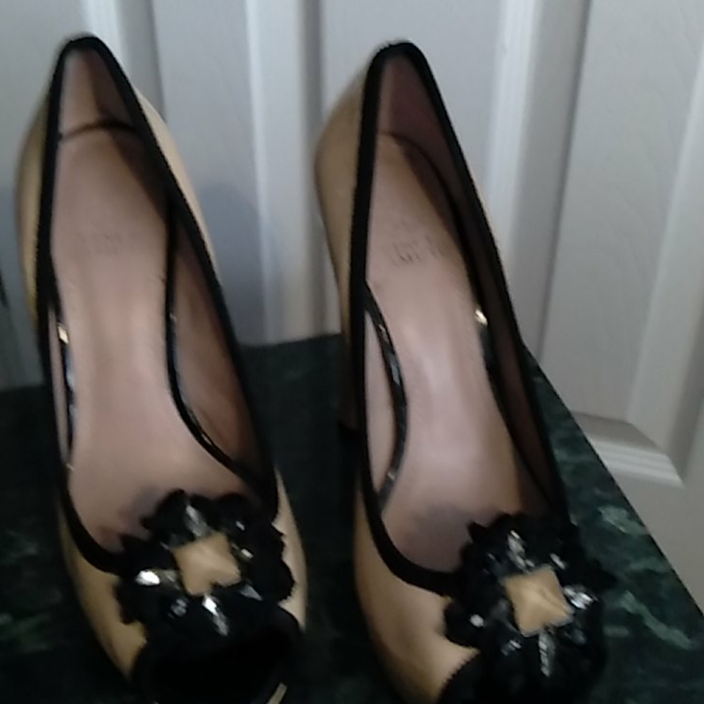 6inch Vince Camuto tan 8 1/2